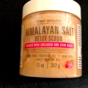 Himalayan salt detox scrub infused with collagen and stem cells 11 ounces NWOT